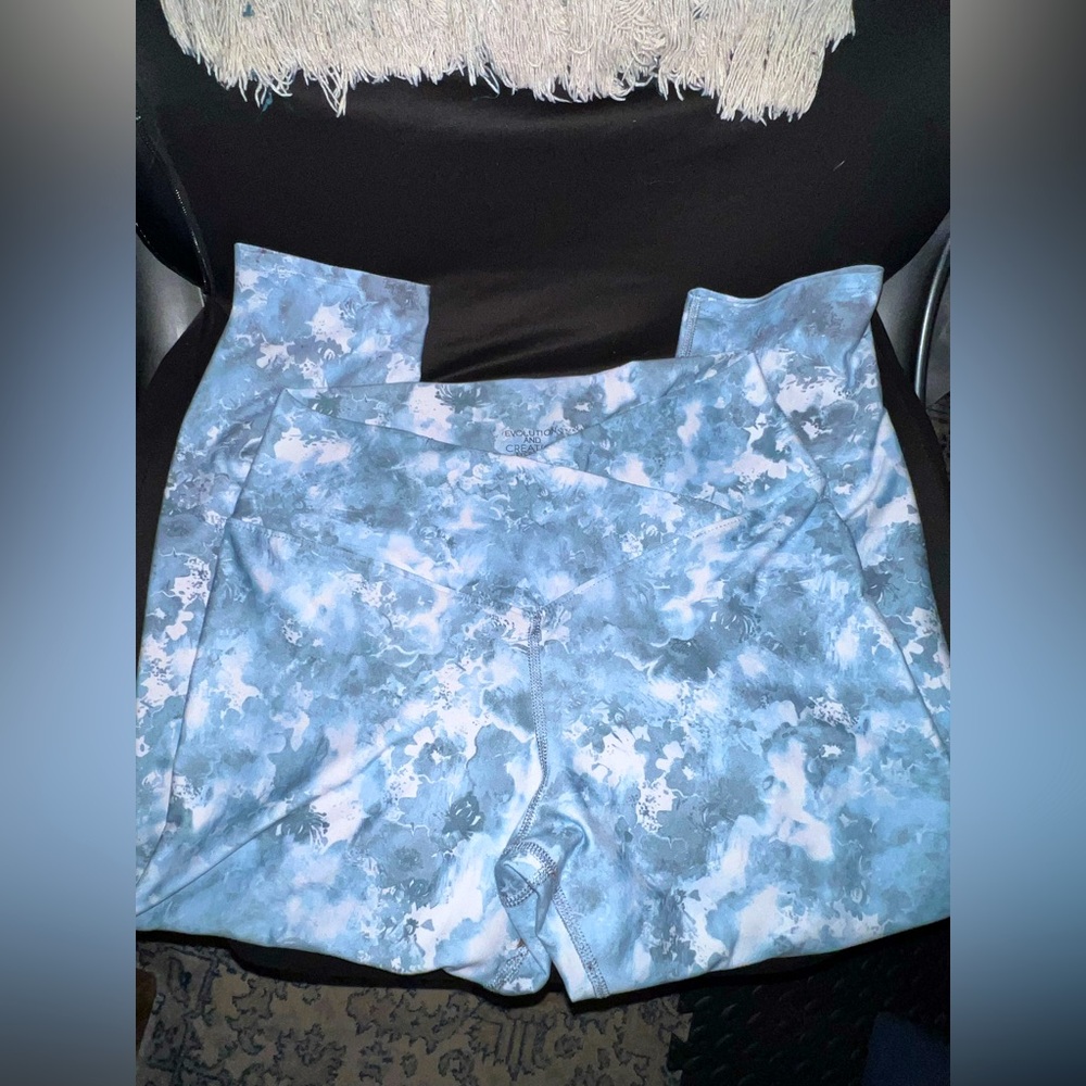 Evolution And Creation Blue Watercolor Capri Leggings Women's Sz XL- never worn